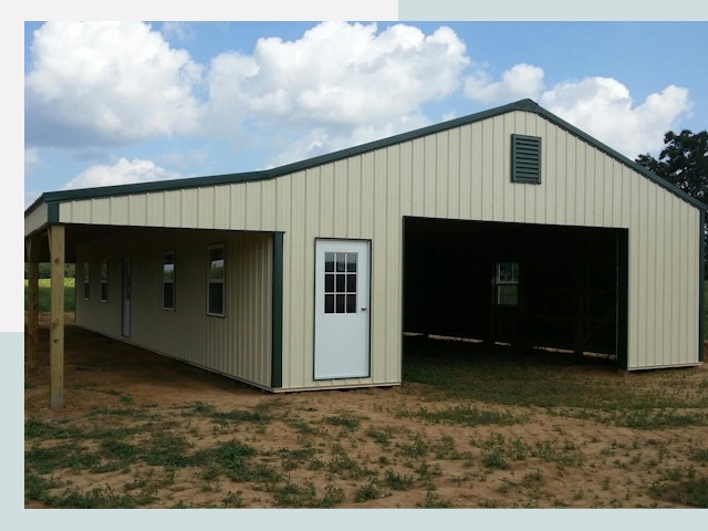 Строительство конюшен в Инте